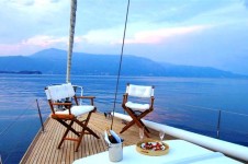 MIDNIGHT SUN Foredeck